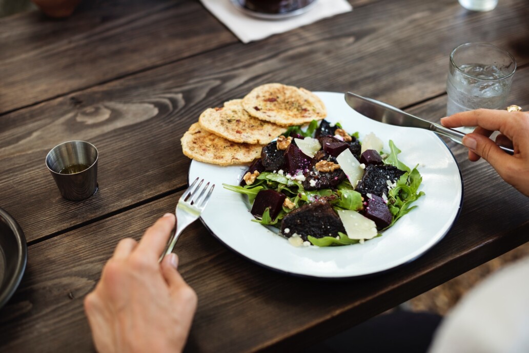 assiette de salade méditerranéenne