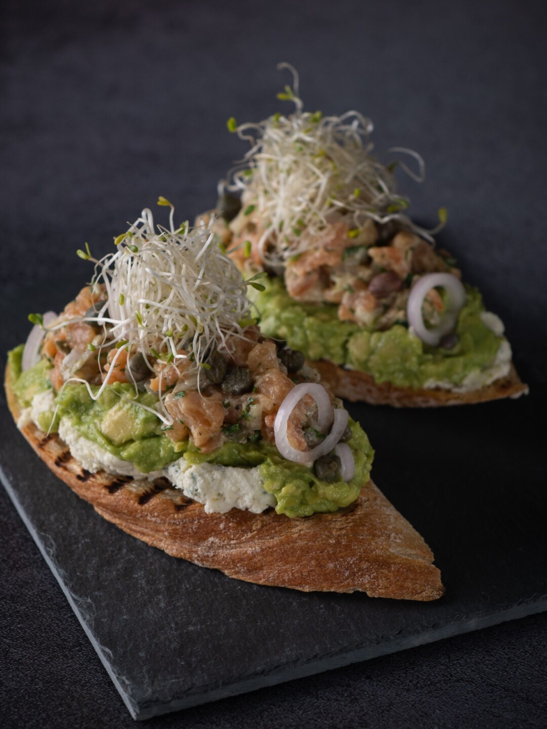 tartines de pain noix avocat